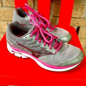 Mizuno Wave Runner 20